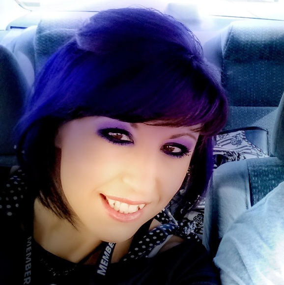 Meet your Posher, April - Picture 3 of 3